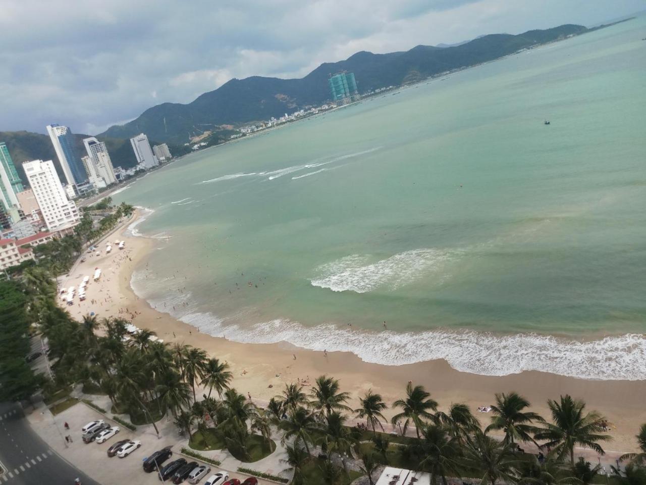 Beach Front Oceanous Apartment Nha Trang Luaran gambar